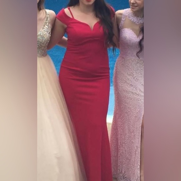 Le Chateau Dress - Picture 3 of 3